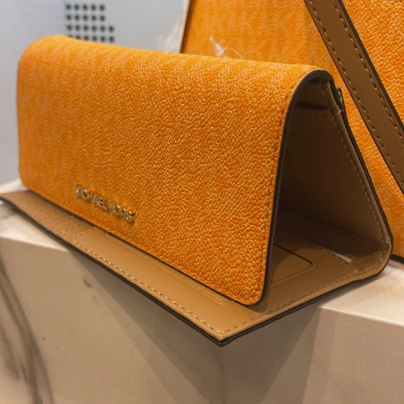 MICHAEL KORSJet Set Large Signature Logo Tri-Fold WalletPOP ORANGE MULTINWT